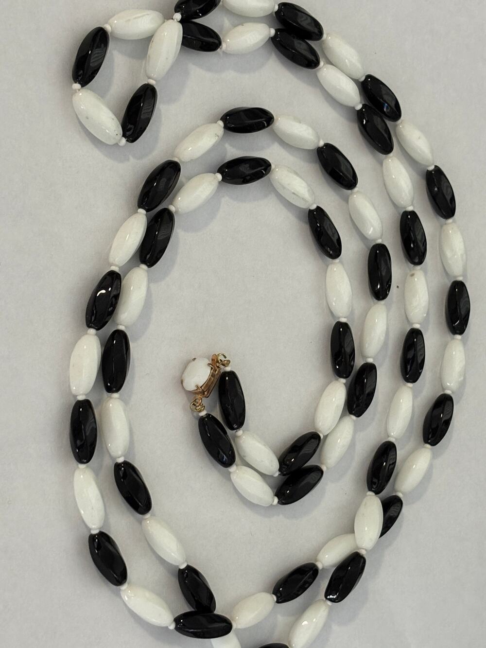Vintage Glass Beads Flapper Necklace Art Deco Style Black White